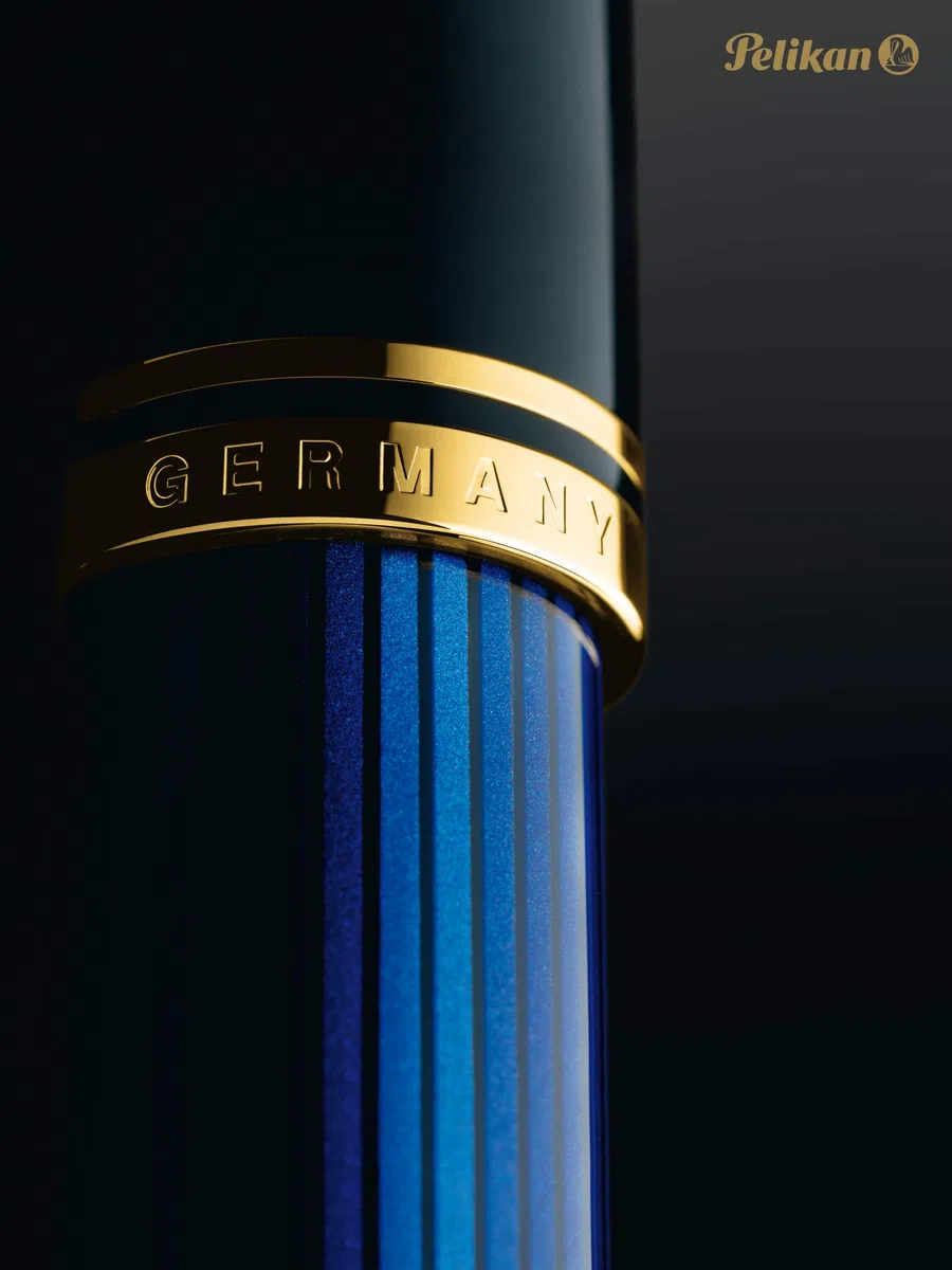 Pelikan Füllhalter Souverän 400, Schwarz-Blau, Feder EF (extra-fein), hochwertiger Kolbenfüller im Geschenk-Etui, 994921