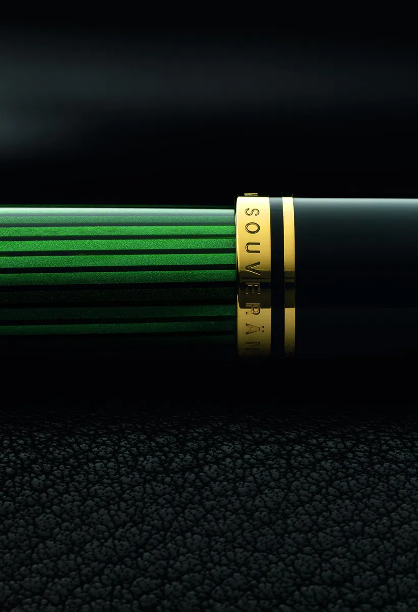 Pelikan Souverän M400 Kolbenfüllfederhalter, Schwarz/Grün